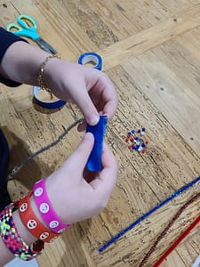 kids-make-mini-flag-number